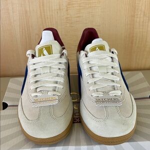 NWB.Skechers Women's Cream‎ and Blue Sneakers